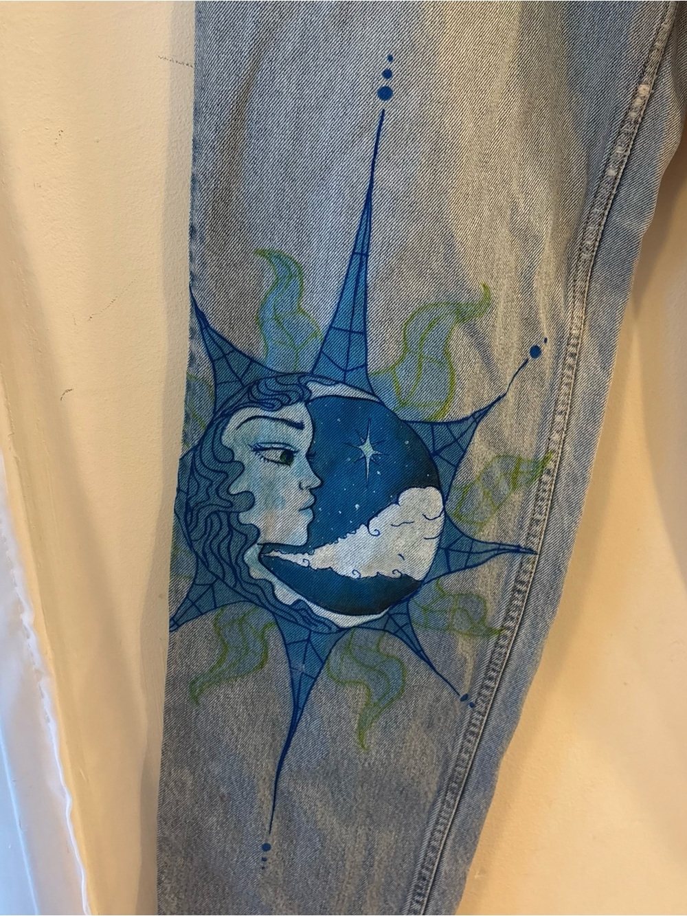 Vtg Levi's 560 Jeans Hand Painted 34x30 Loose Tapered Celestial Art Sun Festival - Picture 7 of 12